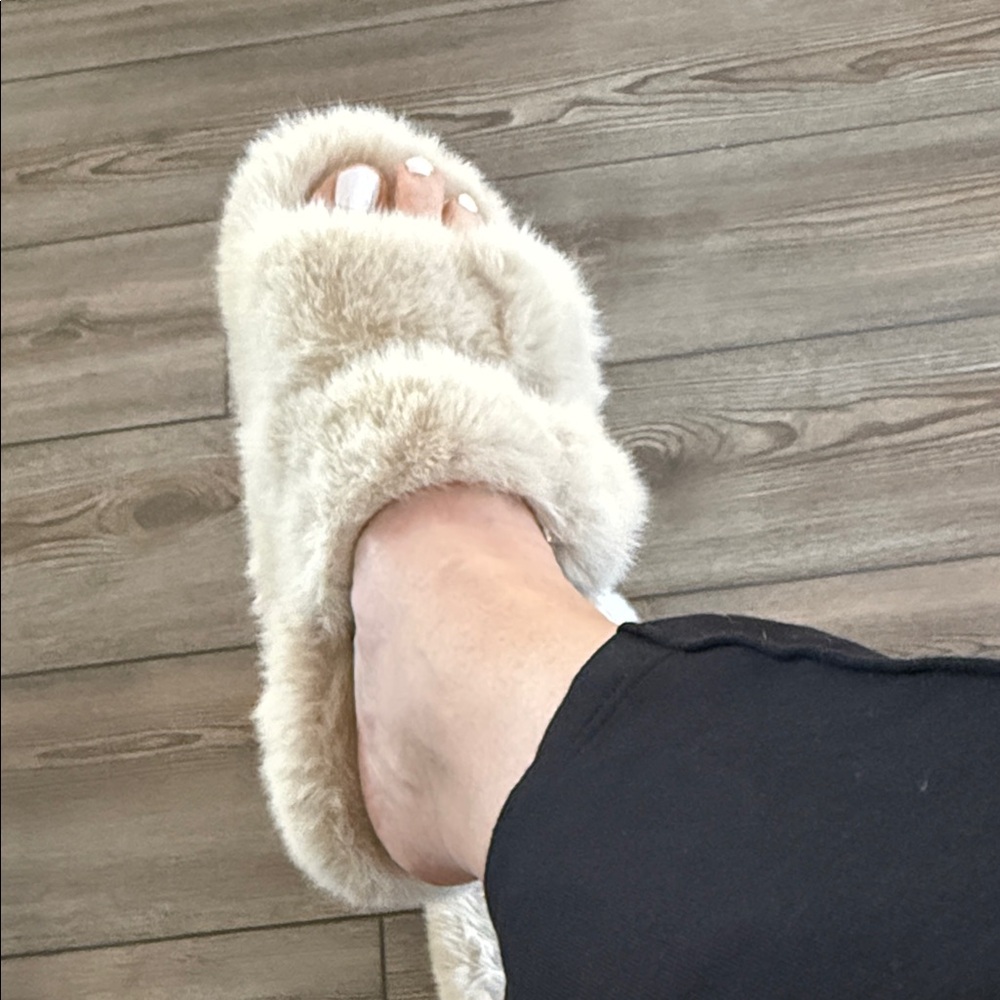 Women's Cream Fuzzy Slippers
